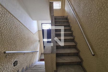 Apartamento à venda com 128m², 3 quartos e 1 vaga Apartamento à venda com 128m², 3 quartos e 1 vagaEscada
