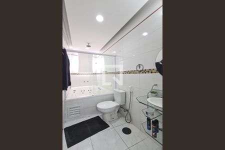 Apartamento à venda com 128m², 3 quartos e 1 vaga Apartamento à venda com 128m², 3 quartos e 1 vagaBanheiro da Suíte 2