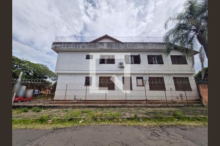 Casa à venda com 390m², 4 quartos e 5 vagas Casa à venda com 390m², 4 quartos e 5 vagasFachada