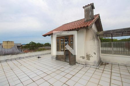 Casa à venda com 390m², 4 quartos e 5 vagas Casa à venda com 390m², 4 quartos e 5 vagasTerraço