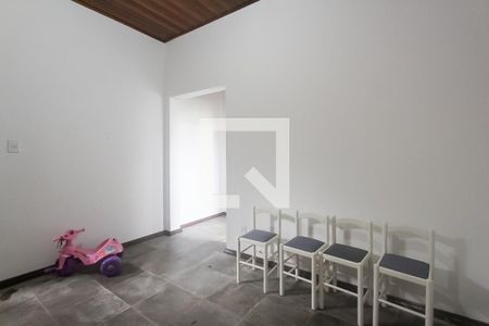 Casa à venda com 390m², 4 quartos e 5 vagas Casa à venda com 390m², 4 quartos e 5 vagasEspaço