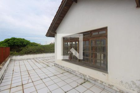 Casa à venda com 390m², 4 quartos e 5 vagas Casa à venda com 390m², 4 quartos e 5 vagasTerraço