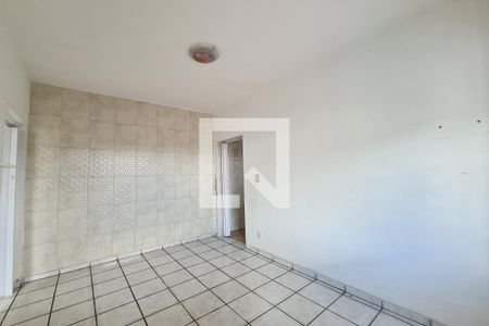 Casa à venda com 150m², 4 quartos e 3 vagas Casa à venda com 150m², 4 quartos e 3 vagasSala - CASA 2
