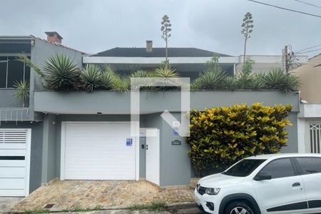 Casa à venda com 300m², 5 quartos e 10 vagas Casa à venda com 300m², 5 quartos e 10 vagasFachada