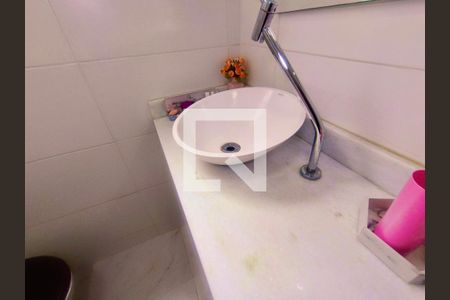 Apartamento à venda com 75m², 3 quartos e 1 vaga Apartamento à venda com 75m², 3 quartos e 1 vagaBanheiro social