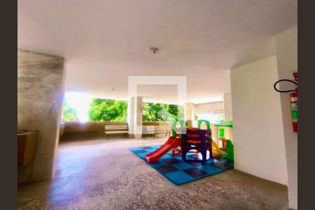 Apartamento à venda com 75m², 3 quartos e 1 vaga Apartamento à venda com 75m², 3 quartos e 1 vagaÁrea Comum - Playground