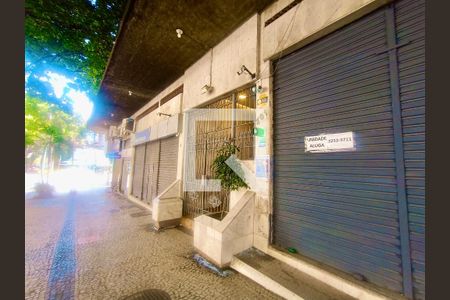 Apartamento à venda com 75m², 3 quartos e 1 vaga Apartamento à venda com 75m², 3 quartos e 1 vagaFachada com cartaz QA.