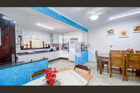 Casa à venda com 280m², 4 quartos e 4 vagasCozinha - Sala de Jantar