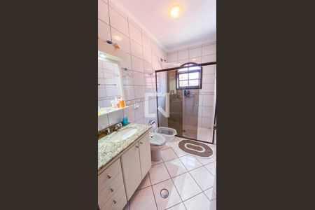 Casa à venda com 280m², 4 quartos e 4 vagasBanheiro da Suíte 4