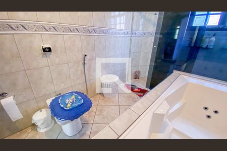 Casa à venda com 280m², 4 quartos e 4 vagasBanheiro da Suíte 1