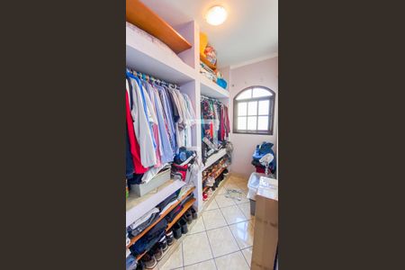 Casa à venda com 280m², 4 quartos e 4 vagasCloset
