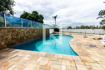 Apartamento à venda com 65m², 3 quartos e 2 vagas Apartamento à venda com 65m², 3 quartos e 2 vagasÁrea comum - Piscina