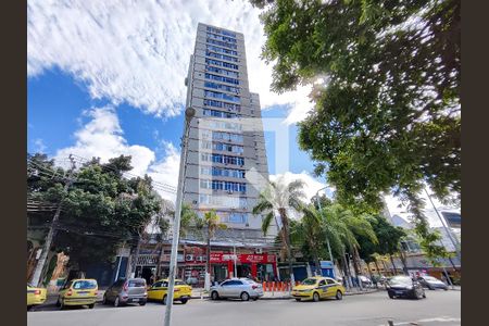 Apartamento à venda com 60m², 2 quartos e 1 vaga Apartamento à venda com 60m², 2 quartos e 1 vagaFachada e portaria