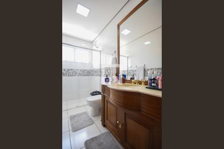 Casa à venda com 330m², 3 quartos e 10 vagas Casa à venda com 330m², 3 quartos e 10 vagasBanheiro Suíte 2