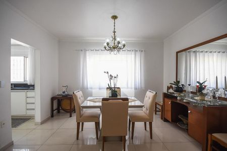 Casa à venda com 330m², 3 quartos e 10 vagas Casa à venda com 330m², 3 quartos e 10 vagasSala de Almoço