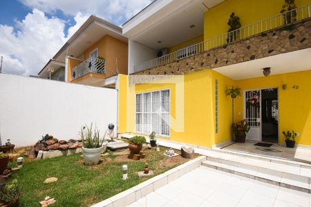 Casa à venda com 330m², 3 quartos e 10 vagas Casa à venda com 330m², 3 quartos e 10 vagasEntrada