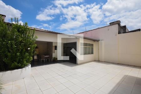 Casa à venda com 330m², 3 quartos e 10 vagas Casa à venda com 330m², 3 quartos e 10 vagasQuintal