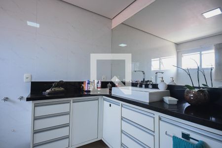 Casa à venda com 330m², 3 quartos e 10 vagas Casa à venda com 330m², 3 quartos e 10 vagasBanheiro Suíte 3