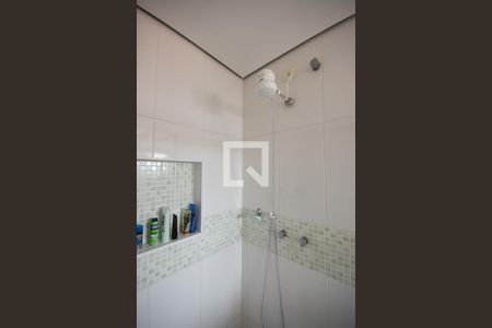 Casa à venda com 330m², 3 quartos e 10 vagas Casa à venda com 330m², 3 quartos e 10 vagasChuveiro do Banheiro da Suíte 1