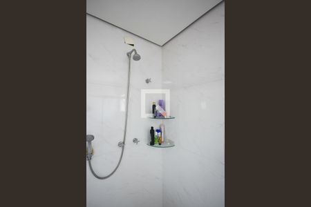 Casa à venda com 330m², 3 quartos e 10 vagas Casa à venda com 330m², 3 quartos e 10 vagasChuveiro do Banheiro da Suíte 3