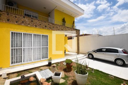 Casa à venda com 330m², 3 quartos e 10 vagas Casa à venda com 330m², 3 quartos e 10 vagasEntrada