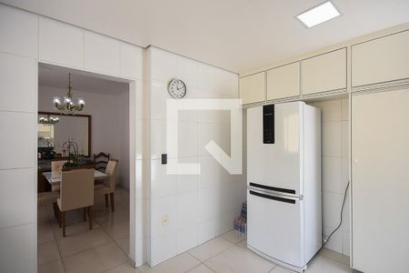 Casa à venda com 330m², 3 quartos e 10 vagas Casa à venda com 330m², 3 quartos e 10 vagasCozinha