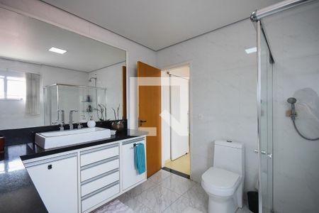 Casa à venda com 330m², 3 quartos e 10 vagas Casa à venda com 330m², 3 quartos e 10 vagasBanheiro Suíte 3