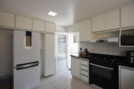 Casa à venda com 330m², 3 quartos e 10 vagas Casa à venda com 330m², 3 quartos e 10 vagasCozinha