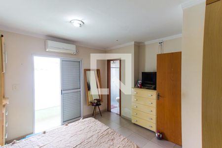 Casa de condomínio à venda com 212m², 3 quartos e 2 vagasSuíte  