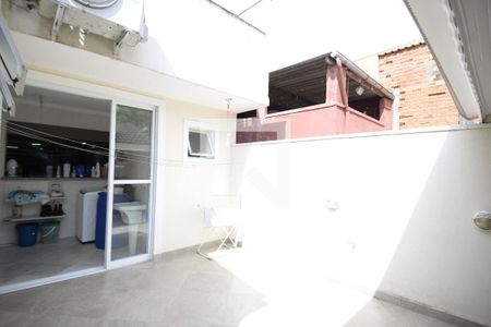 Casa à venda com 195m², 4 quartos e 5 vagasQuintal