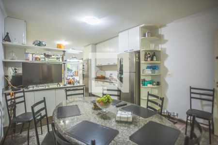 Casa à venda com 420m², 4 quartos e 10 vagas Casa à venda com 420m², 4 quartos e 10 vagasCopa
