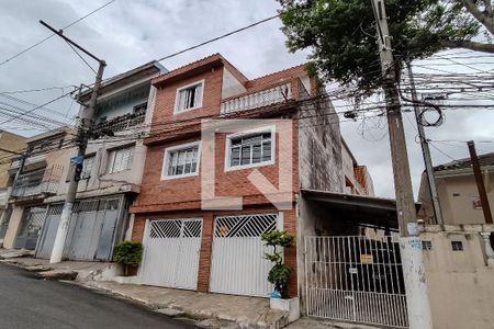 Casa à venda com 300m², 4 quartos e 3 vagas Casa à venda com 300m², 4 quartos e 3 vagasFachada