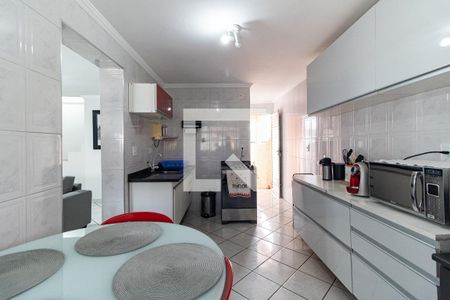 Casa à venda com 300m², 4 quartos e 3 vagas Casa à venda com 300m², 4 quartos e 3 vagasCozinha da Casa 2