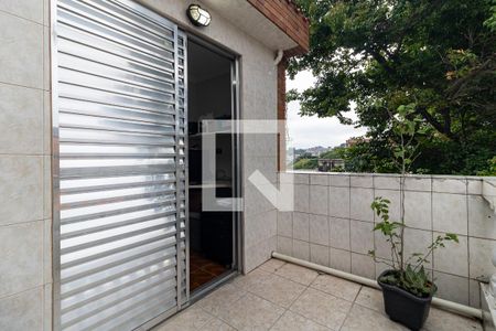 Casa à venda com 300m², 4 quartos e 3 vagas Casa à venda com 300m², 4 quartos e 3 vagasVaranda da Casa 2