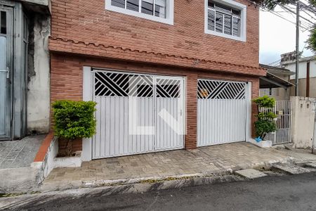 Casa à venda com 300m², 4 quartos e 3 vagas Casa à venda com 300m², 4 quartos e 3 vagasFachada