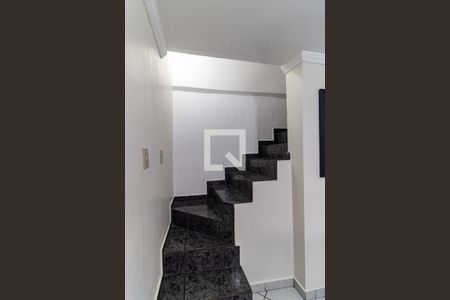 Casa à venda com 300m², 4 quartos e 3 vagas Casa à venda com 300m², 4 quartos e 3 vagasEscada da Casa 2