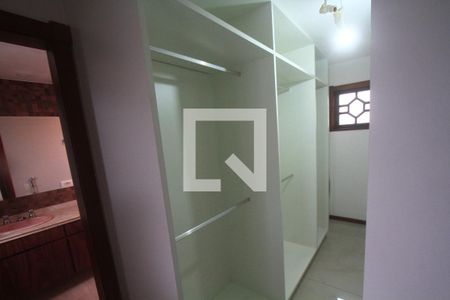 Casa à venda com 350m², 3 quartos e 4 vagasCloset Suite 1