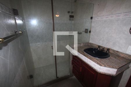 Casa à venda com 350m², 3 quartos e 4 vagasBanheiro Suite 2