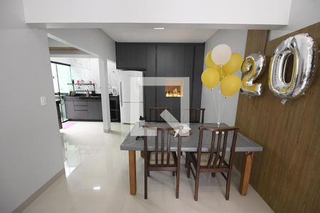 Sala de casa para alugar com 3 quartos, 116m² em Setor Goiânia 2, Goiânia