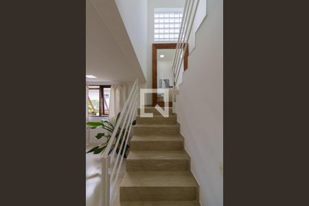 Casa à venda com 280m², 3 quartos e 3 vagasEscada