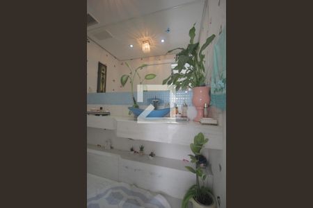 Casa de condomínio à venda com 130m², 3 quartos e 2 vagasLavabo