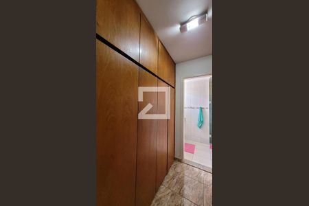 Casa à venda com 350m², 4 quartos e 3 vagas Casa à venda com 350m², 4 quartos e 3 vagasCloset