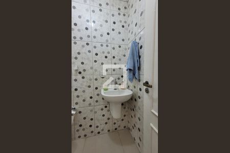 Casa à venda com 350m², 4 quartos e 3 vagas Casa à venda com 350m², 4 quartos e 3 vagasLavabo