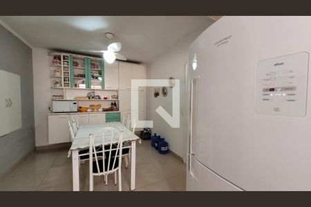 Casa à venda com 350m², 4 quartos e 3 vagas Casa à venda com 350m², 4 quartos e 3 vagasCozinha