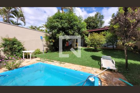 Casa à venda com 350m², 4 quartos e 3 vagas Casa à venda com 350m², 4 quartos e 3 vagasPiscina