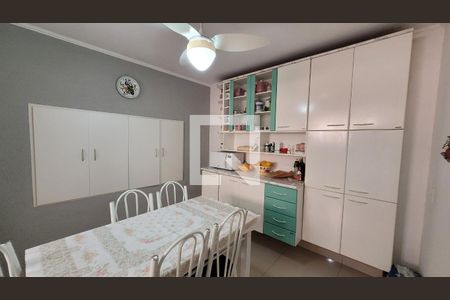Casa à venda com 350m², 4 quartos e 3 vagas Casa à venda com 350m², 4 quartos e 3 vagasCozinha