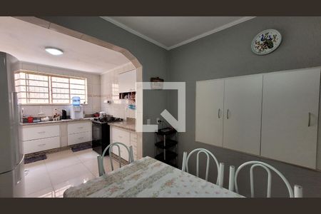 Casa à venda com 350m², 4 quartos e 3 vagas Casa à venda com 350m², 4 quartos e 3 vagasCozinha