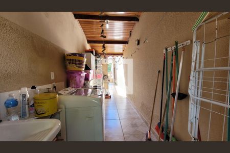 Casa à venda com 350m², 4 quartos e 3 vagas Casa à venda com 350m², 4 quartos e 3 vagasÁrea de Serviço 2