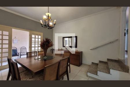 Casa à venda com 350m², 4 quartos e 3 vagas Casa à venda com 350m², 4 quartos e 3 vagasSala de Jantar