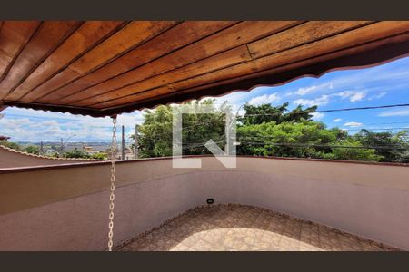 Casa à venda com 350m², 4 quartos e 3 vagas Casa à venda com 350m², 4 quartos e 3 vagasSacada